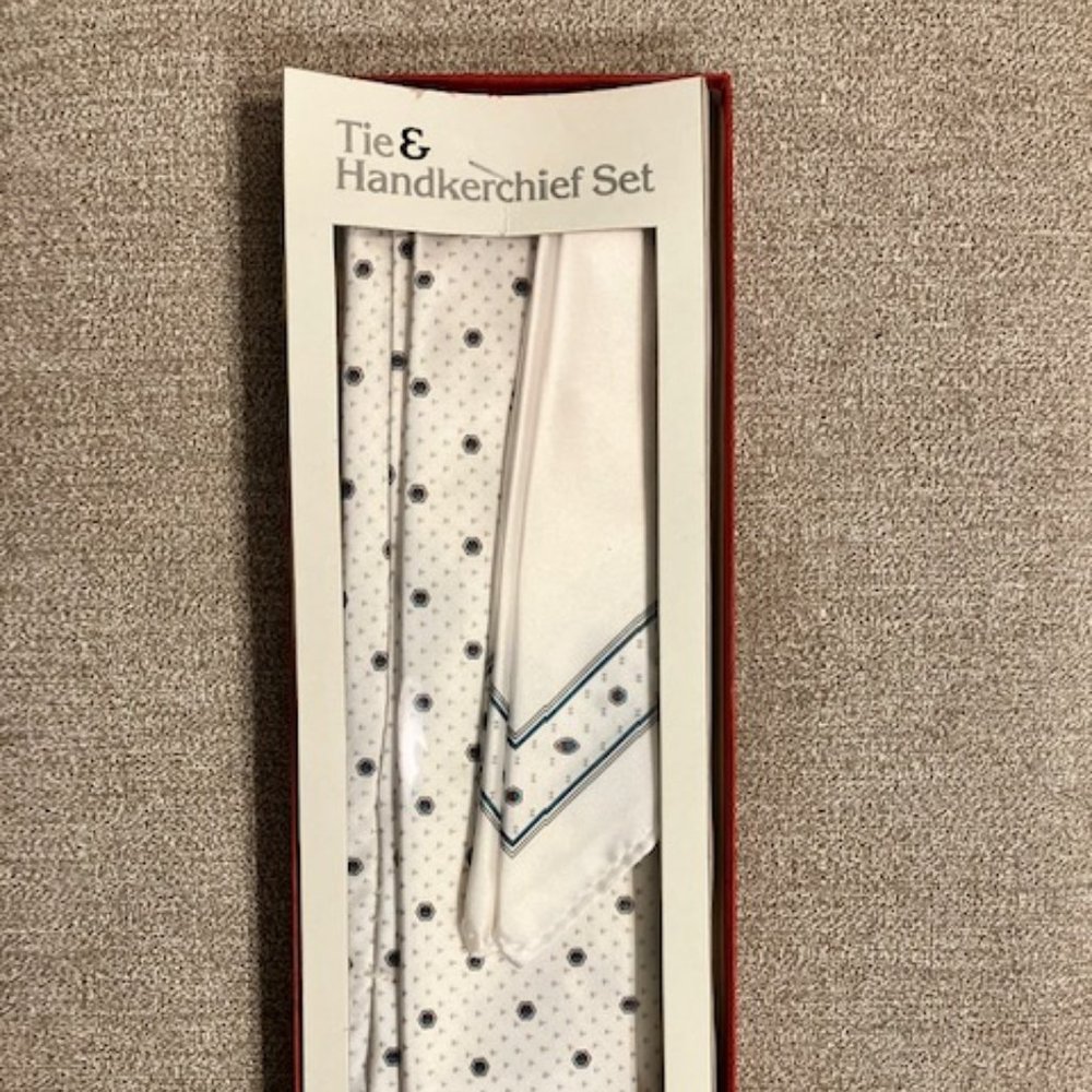 NWT! Classic Vintage ALLYN ST. GEORGE Boxed Tie & Pocket Hanky Set